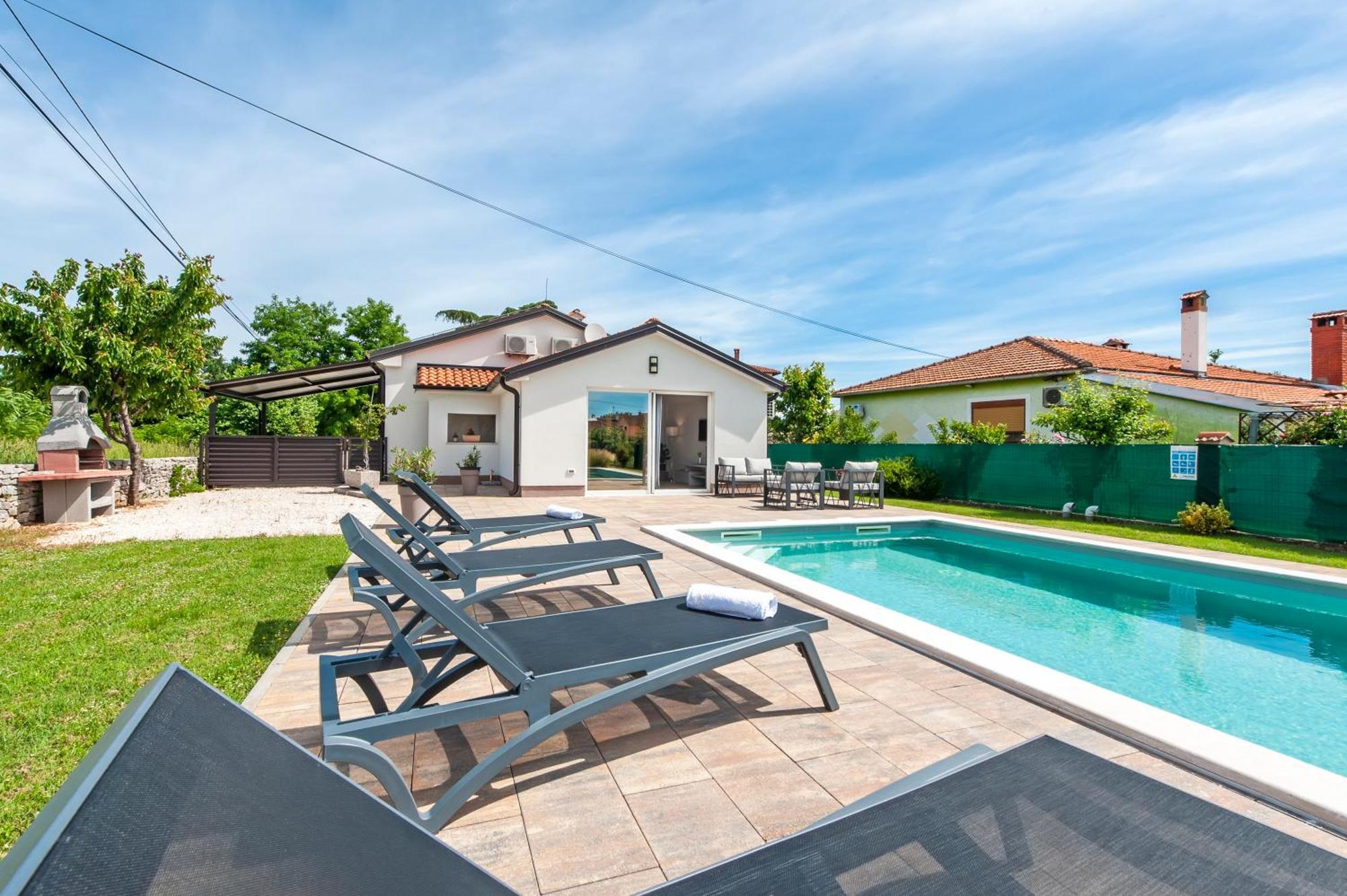 Cozy House With Pool Near Rovinj Appartamento *