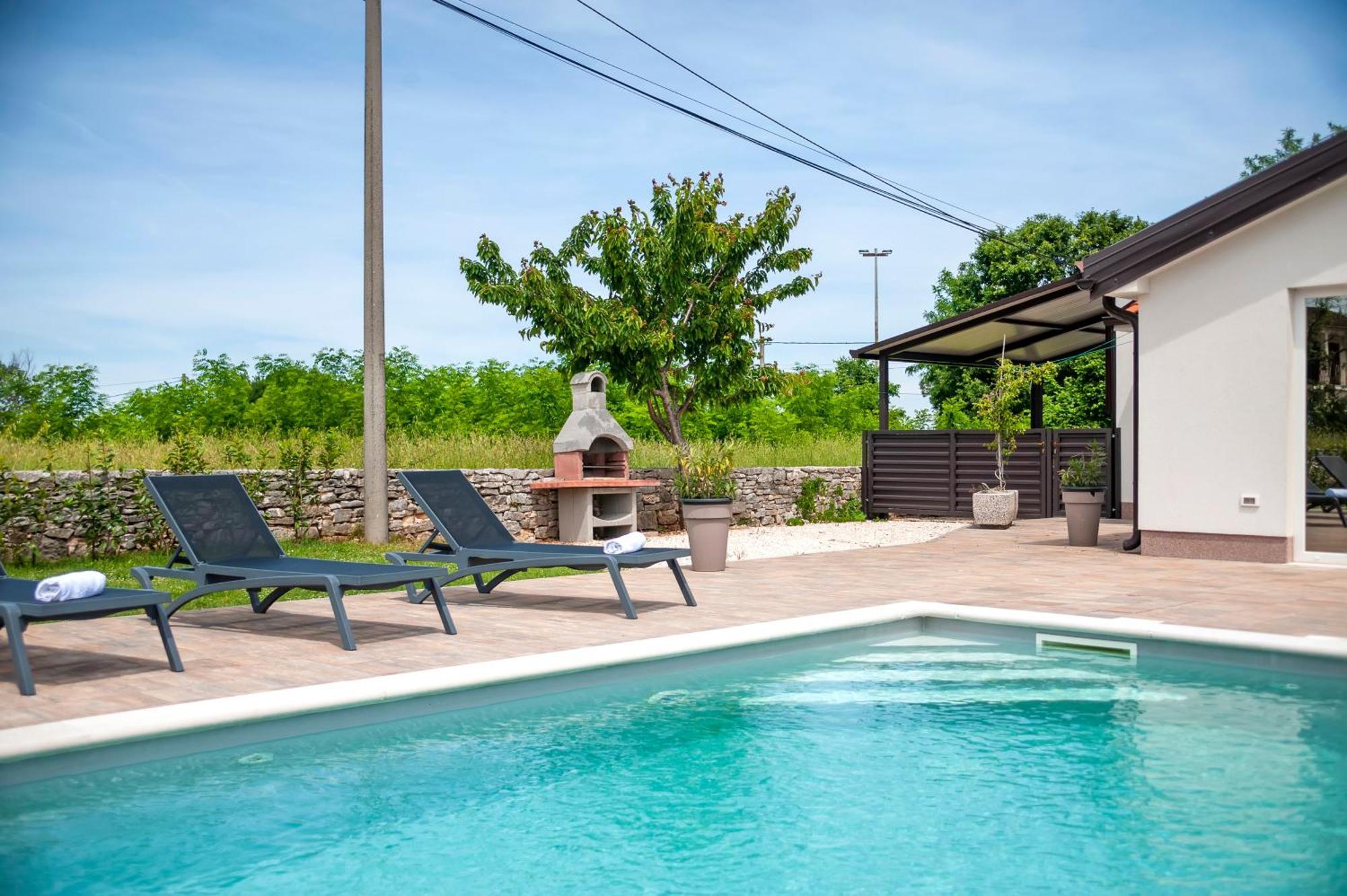 Cozy House With Pool Near Rovinj * Kanfanar